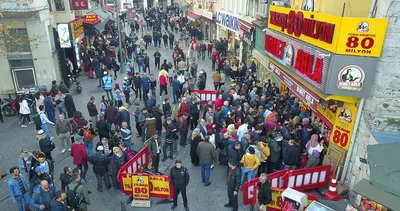 Eminönü’nde umut kuyruğu