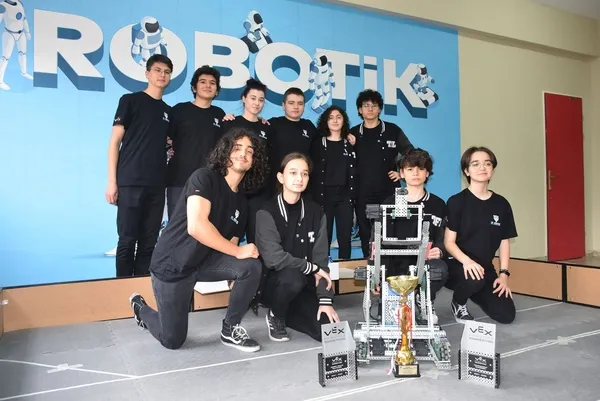 tekirdagli-ogrencilerin-robotu-naci-dunya-sampiyonasina-gidiyor-1648033076079.jpg