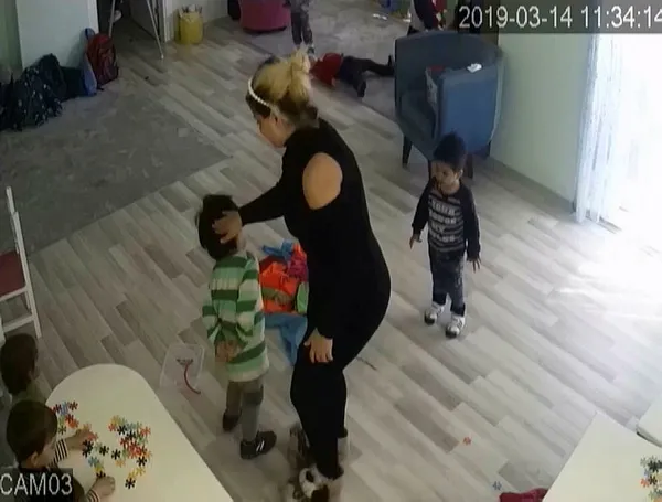son-dakika-kreste-cocuklara-kabusu-yasattilar-aglayan-cocuklari-gulerek-izledi-1615542663573.jpg Son dakika haberi... Kreşte çocuklara kabusu yaşattılar! Ağlayan çocukları gülerek izledi...
