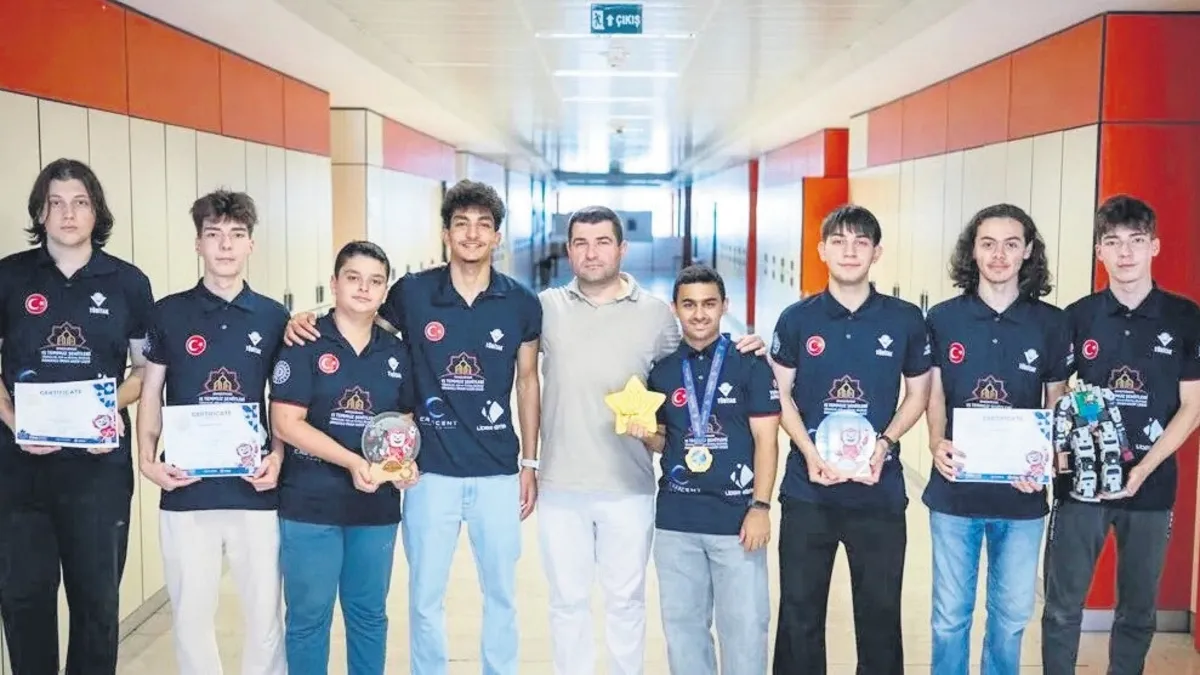 İmam hatipli mucitlerden ‘robotik’te tarihi başarı İmam hatipli mucitlerden ‘robotik’te tarihi başarı