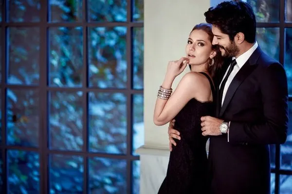Burak Özçivit ve Fahriye Evcen Afrika tatilinde!