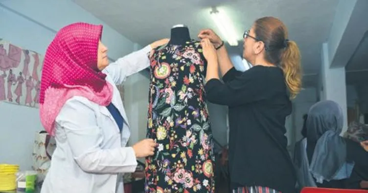 Kendi kıyafetlerini kendileri dikiyor