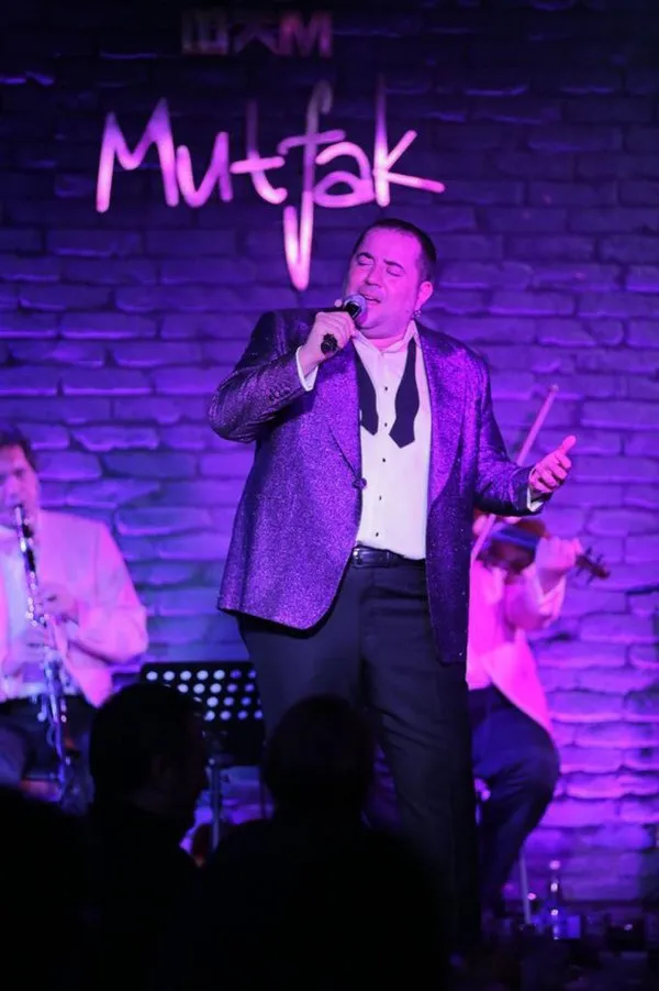 Ata Demirer ‘Sevgilim gelmedi diye size e-posta atayım’