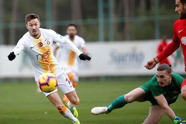Fenerbahçe - Başakşehir - Galatasaray üçgeninde Linnes ve Clichy transfer iddiası