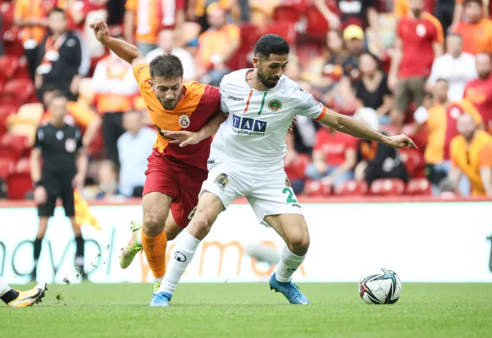 son-dakika-galatasarayda-3-isimle-yollar-ayriliyor-marcao-kerem-arasinda-yasanan-tokat-olayi-1633846483689.jpg