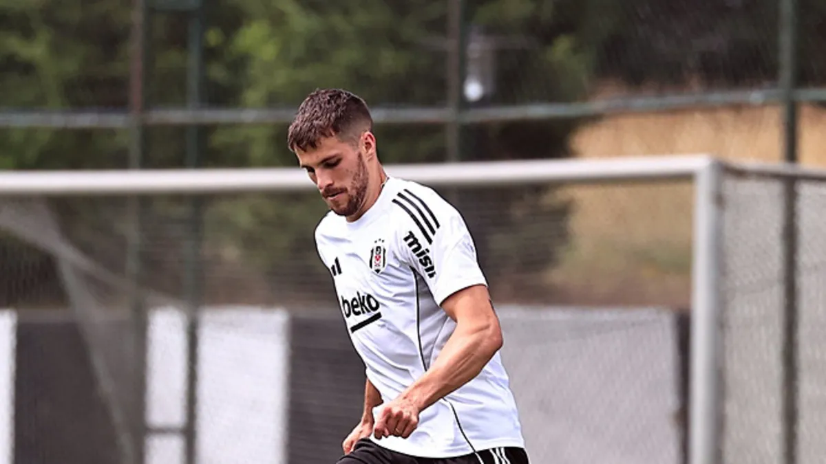 Beşiktaş’ın yeni transferi David Jurasek ilk idmanına çıktı Beşiktaş’ın yeni transferi David Jurasek ilk idmanına çıktı