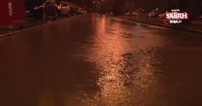 İzmir’i sağanak ve fırtına vurdu: Caddeler göle döndü, ağaçlar devrildi | Video