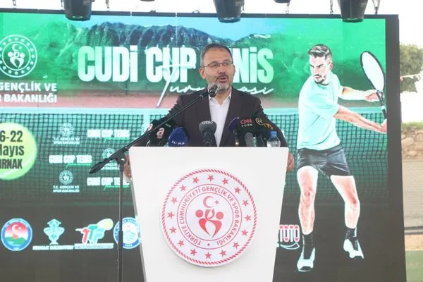 bakan-kasapoglu-cudi-cup-turnuvasina-katildi-1652807452949.jpg