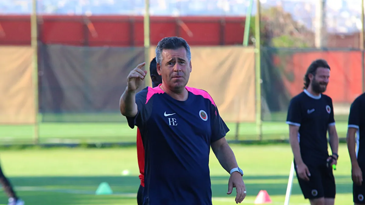 Gençlerbirliği Teknik Direktörü Hüseyin Eroğlu, taraftardan “dolu stat” istedi Gençlerbirliği Teknik Direktörü Hüseyin Eroğlu, taraftardan “dolu stat” istedi