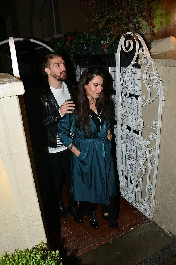 Caner Erkin ve Şükran Ovalı bebeklerinin ismi için isim koçuna gittiler