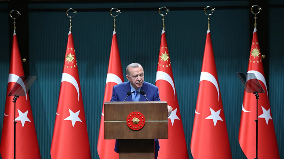 SON DAKİKA I Başkan Erdoğan'dan fon soruşturması açıklaması: Hak yiyenleri asla savunmayız haber görseli
