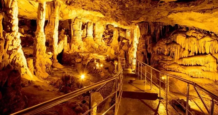 UNESCO’nun kültür miras listesinde: Serinlemek isteyenler bu mağaraya akın ediyor