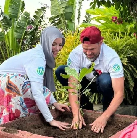 Gamze Özçelik eşi Reshad Strik ile fotoğraf paylaştı, beğeni yağmuruna tutuldu!