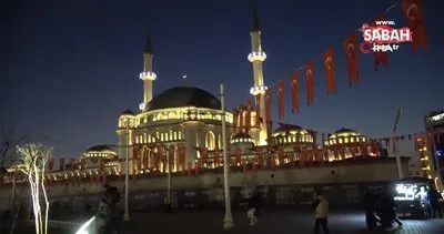 Ay, Venüs ve Jüpiter yakınlaşması Taksim Camii ile birlikte görüntülendi | Video