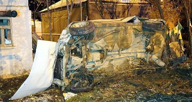 Otomobil evin bahçesine uçtu: 2 ölü, 4 yaralı