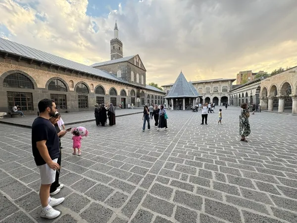 diyarbakira-baris-dopingi-terorsuz-turkiye-sureci-diyarbakiri-cazibe-merkezi-yapti-1793177418325.jpg