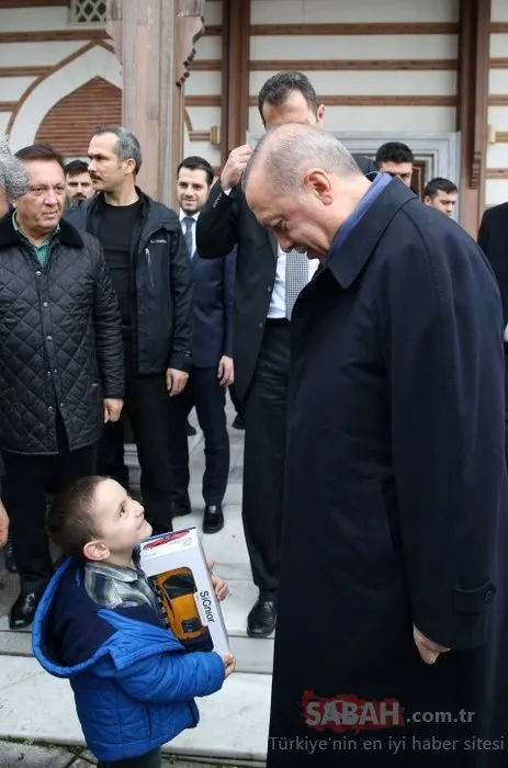 Başkan Erdoğan'dan küçük çocuğa hediye