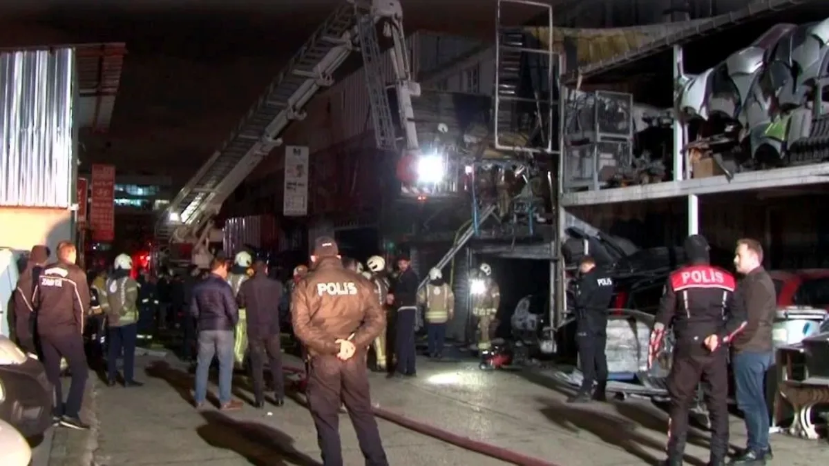 SON DAKİKA… Kaporta dükkanında çıkan yangınca can pazarı: 1 kişi öldü 1 kişi de yaralandı SON DAKİKA… Kaporta dükkanında çıkan yangınca can pazarı: 1 kişi öldü 1 kişi de yaralandı