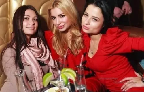 Rusya'da yeni moda Angelina dudağı