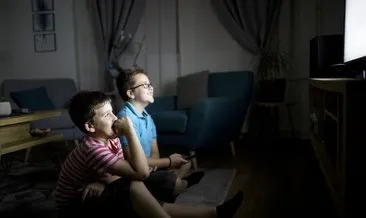 Pandemi döneminde evdeki çocuklar için ekran uyarısı