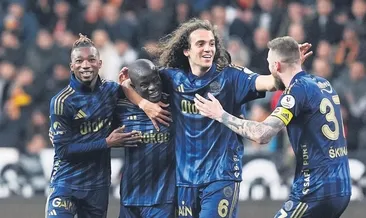 Dört koldan zirveyi kuşattı