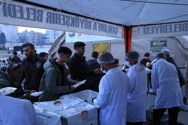 sanliurfada-iftar-cadirlari-paylasmanin-ve-dayanismanin-adresi-oldu-1741707552909.jpg