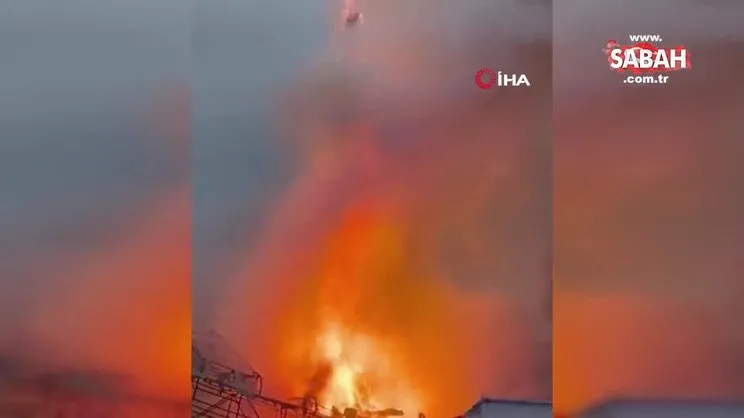 Danimarka'da 17. yüzyıldan kalma tarihi borsa binası alevlere teslim oldu | Video