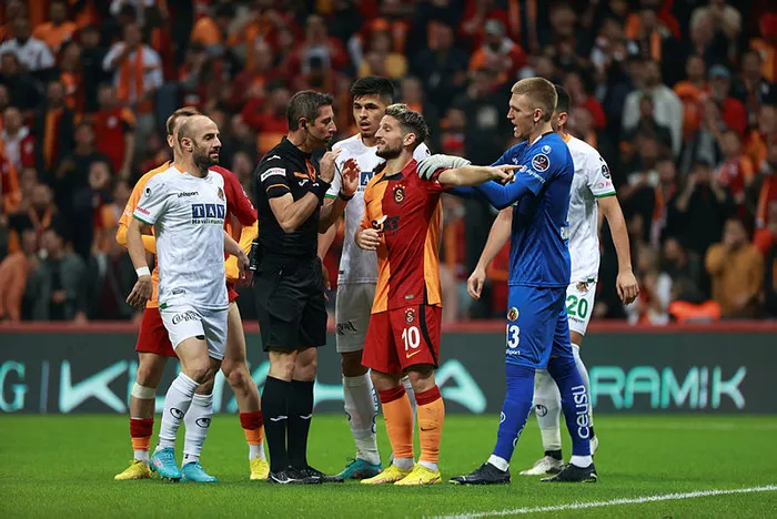 son-dakika-galatasaray-haberi-erden-timurdan-zehir-zemberek-sozler-ali-palabiyik-operasyon-icin-gonderilmis-1666557431244.jpg