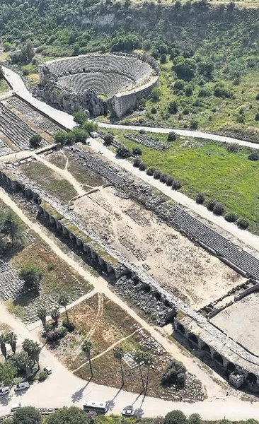 Perge’de giyotin kapısı bulundu
