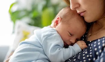 Bebeğinizin 1. ay gelişimi: Günün 15–18 saatini uykuda geçirir