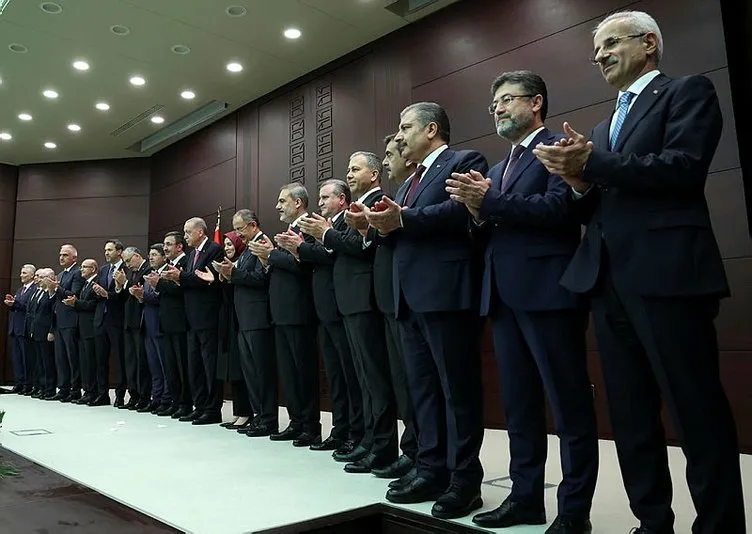 SON DAKİKA: Yeni Kabine listesi resmen açıklandı! Başkan Erdoğan’ın 2023 Yeni Kabine Bakanlar Kurulu listesinde kimler var, yeni bakanlar kimler?