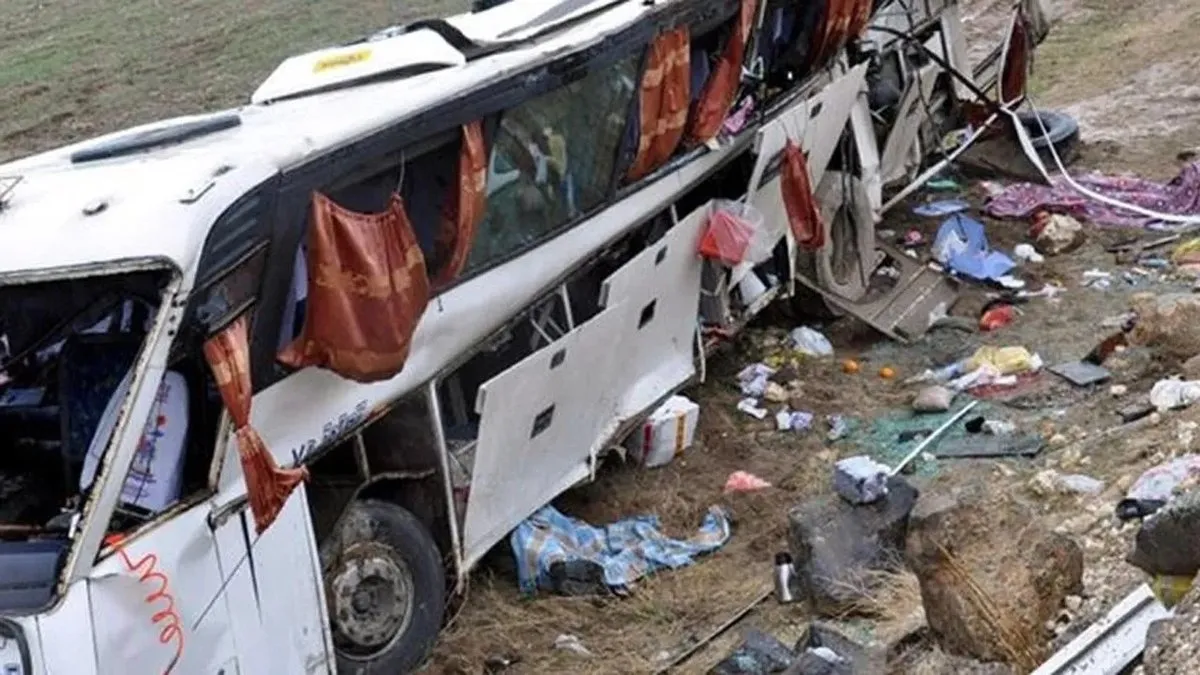 Irak'ta Pakistanlıları taşıyan bir otobüs devrildi: 28 ölü, 14'ü ağır 23 yaralı