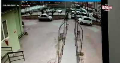 Otomobilini kurtarmak isterken üzerine çatı uçtu | Video