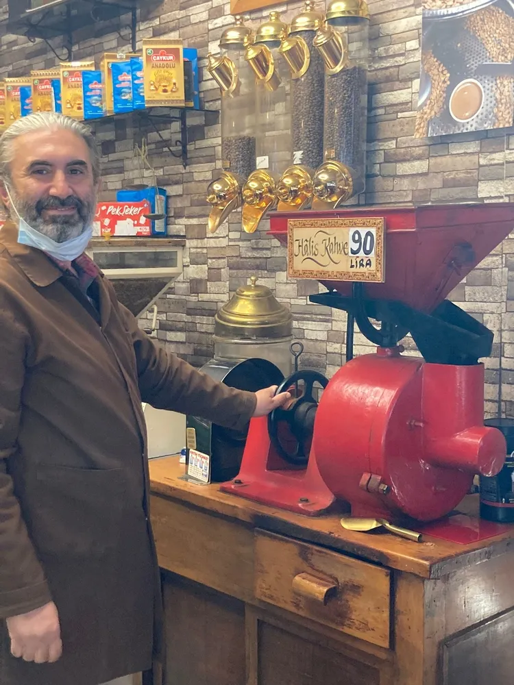 60-yillik-degirmen-uc-kusak-dededen-toruna-gecen-kahve-ustaligi-1634983089875.jpg