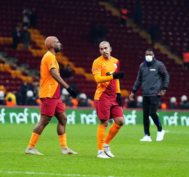 Última hora: ¡Se produjo la segunda separación en el Galatasaray! El astro español defiende...