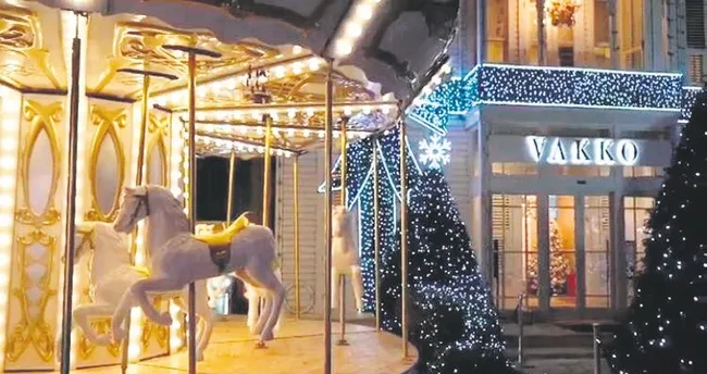 İçişleri bakan yardımcısı sn.tayyip sabri erdi̇l, i̇zmir valisi sn.erol Yılbaşı ışıltısı sokaklarda - Turizm Haberleri