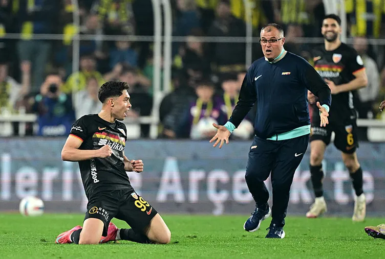 Fenerbahçe taraftarlarından büyük tepki! Maç sonunda DJ kabinine saldırı | Yönetim istifa tezahüratları...