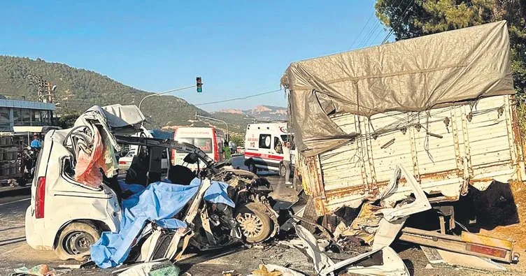 Düğün dönüşü trafik faciası: 4 ölü, 3 yaralı