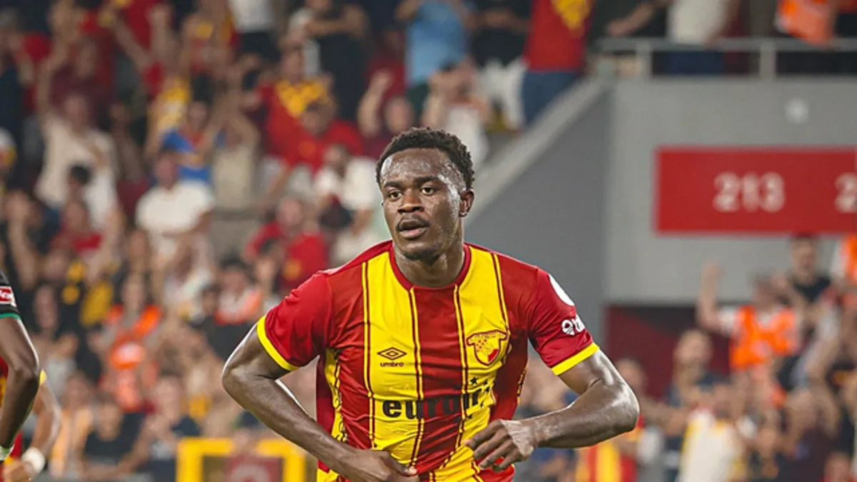 Göztepe futbol takımı oyuncusu Anthony Dennis'in transferi hakkında görüşmeler yapılıyor.