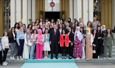 Başkan Erdoğan, Novi Pazar Türk Kültür Merkezi öğrencileri ile görüştü