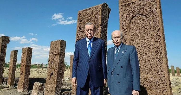 Başkan Erdoğan Ahlat’ta: Türk milletinin şanlı tarihini öğrenmek isteyenler Malazgirt’i ziyaret etsin