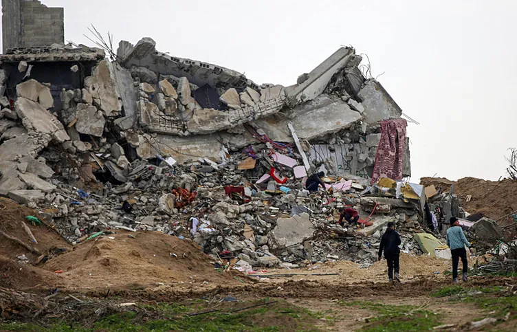 Hamas duyurdu: İsrail’in ateşkesi ihlalleri nedeniyle 15 Şubat’taki esir takası süresiz ertelendi!