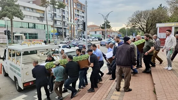 feci-kazada-hayatini-kaybeden-kardesler-kirsehirde-topraga-verildi-1746547539565.jpg