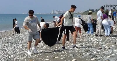Öğrenciler carettaların üreme alanı olan sahili temizledi