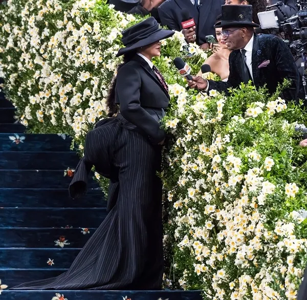 Rihanna 3. kez hamile! Met Gala’da karnı ilk kez görüntülendi...