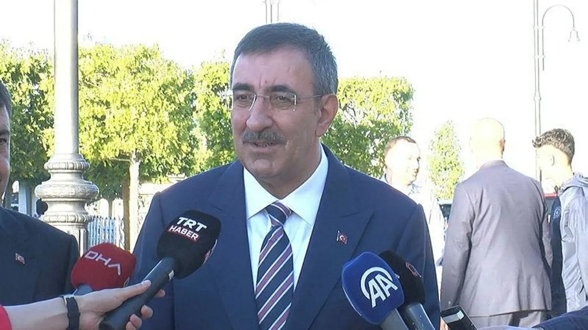 Cumhurbaşkanı Yardımcısı Yılmaz: ‘Bayramın birliğimizi pekiştirmesini temenni ediyoruz’ Cumhurbaşkanı Yardımcısı Yılmaz: ‘Bayramın birliğimizi pekiştirmesini temenni ediyoruz’
