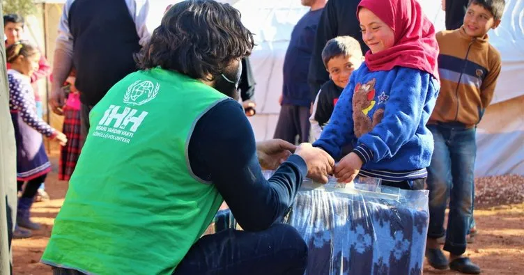 İdlib’e gıda ve battaniye yardımı
