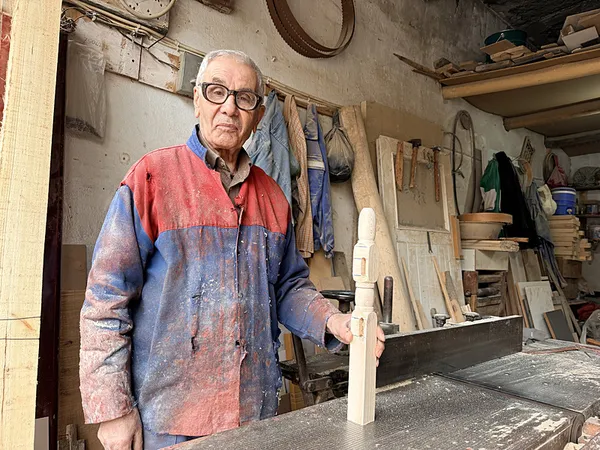 50-yillik-gelenek-tek-kisiye-kaldi-74-yasindaki-usta-meslegini-birakmiyor-1775475141979.jpg