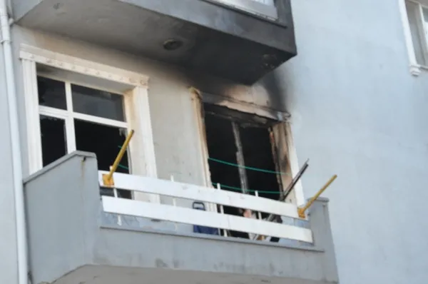 apartmanda-yangin-dehseti-1-kisi-yanarak-hayatini-kaybetti-1768662713358.jpg