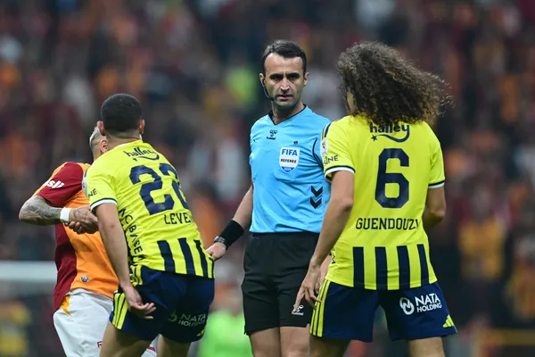derbi-canli-super-ligde-galatasaray-fenerbahce-maci-ilk-yari-oynaniyor-1793040761418.jpg